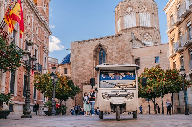 Valencia by Tuk Tuk i: Private tour 1 or 2 hours explore the city - Authentic Experiences and Authenticity