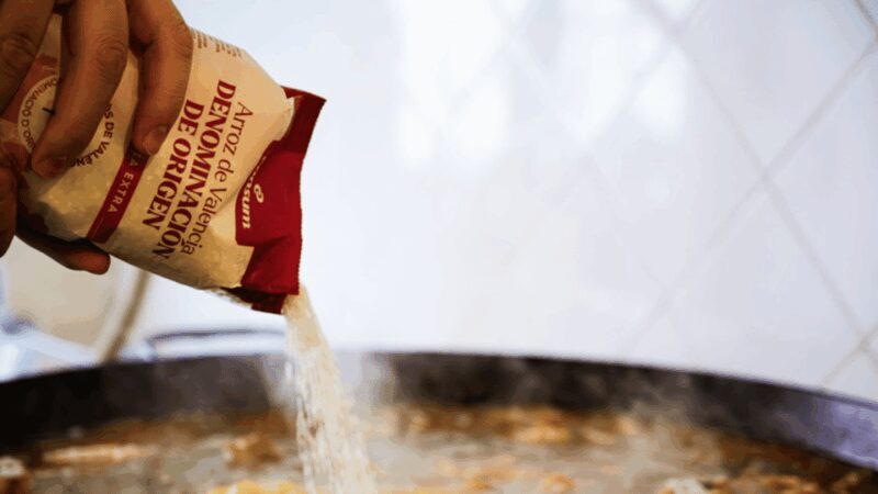 Valencia: Cook your paella (with a purchase at the Russafa market) - Starting Point and First Impressions