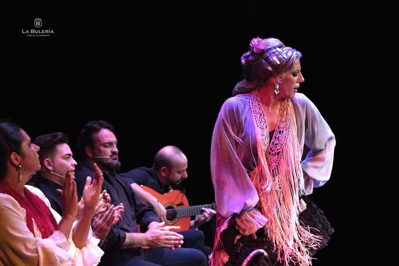 Valencia: Flamenco Show with Dinner at La Bulería - Service and atmosphere: what to expect from the staff