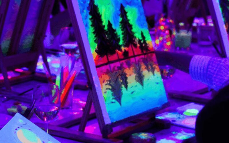 Valencia: Fluorescent painting workshop and wine - The Wine and Food Component