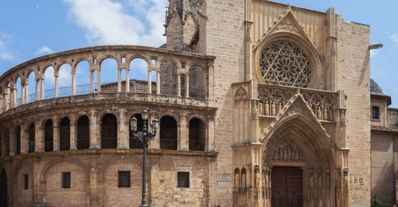Valencia: Guided City Walking Tour with Tapas Tastings - The Experience Itself — What You Can Expect