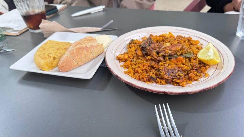 Valencia: Guided Private Bike Tour with Tapas and Drinks - Key Points