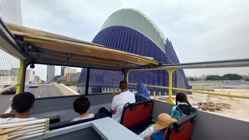 Valencia: Hop-on Hop-off City Highlights Bus Tour Green bus - FAQ