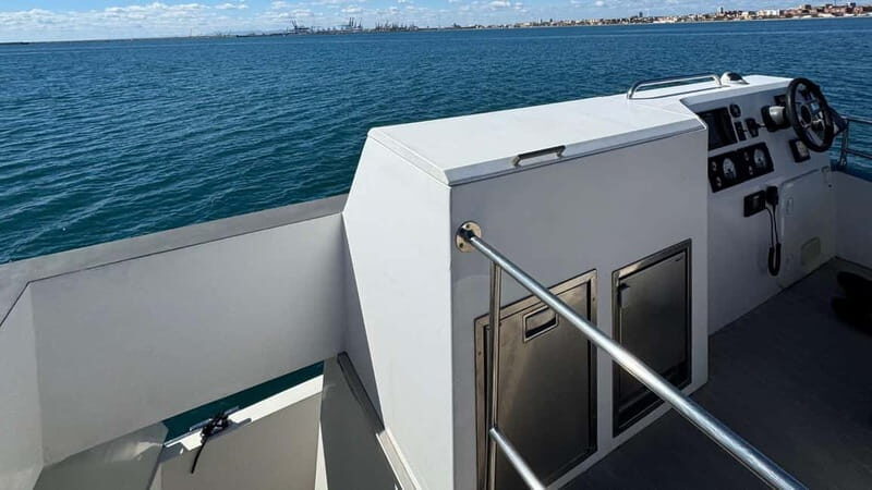 Valencia: Luxury boat ride with captain, drinks, and private bathroom - FAQ