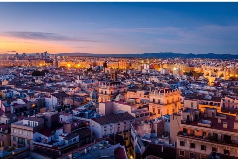 Valencia: Must-See Attractions Walking Tour - A Walk Through Valencia’s Historic Heart