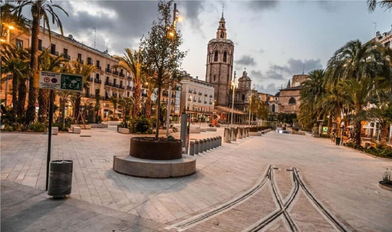 Valencia: Old Town Walking Tour - Key Points