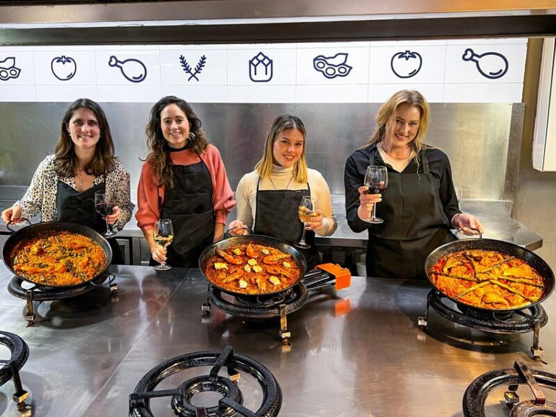 Valencia: Paella Cooking Class with Central Market Tour - Key Points