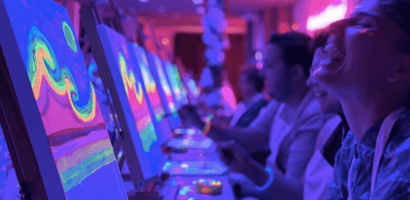 Valencia: Pinta un cuadro fluorescente y bebe vino - Is It Worth the Price?