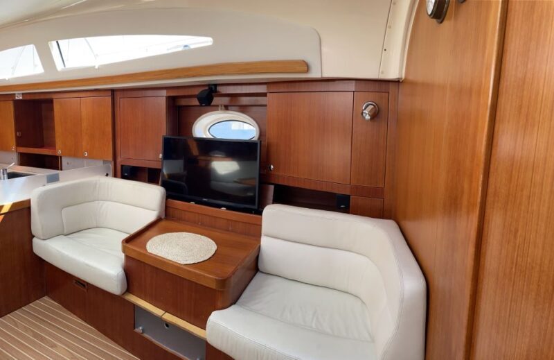 Valencia: Private Boat Trip with Paddle Boarding and Drinks - Drinks and Food: Keep It Simple