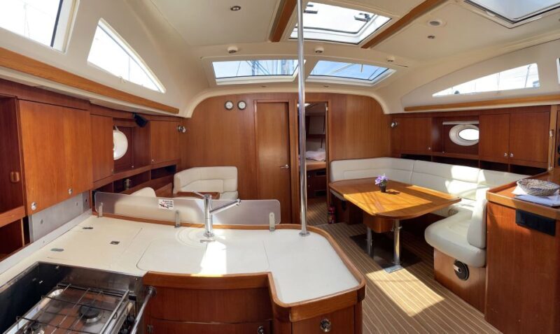 Valencia: Private Boat Trip with Paddle Boarding and Drinks - Frequently Asked Questions