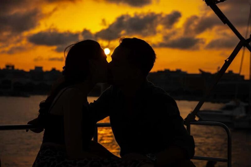 Valencia: Romantic Boat Experience for Couples - What to Expect from the Valencia Romantic Boat Experience