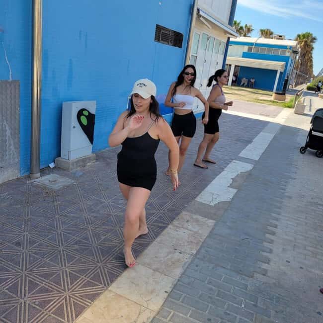 Valencia: Salsa Class by Malvarrosa Beach - Key Points