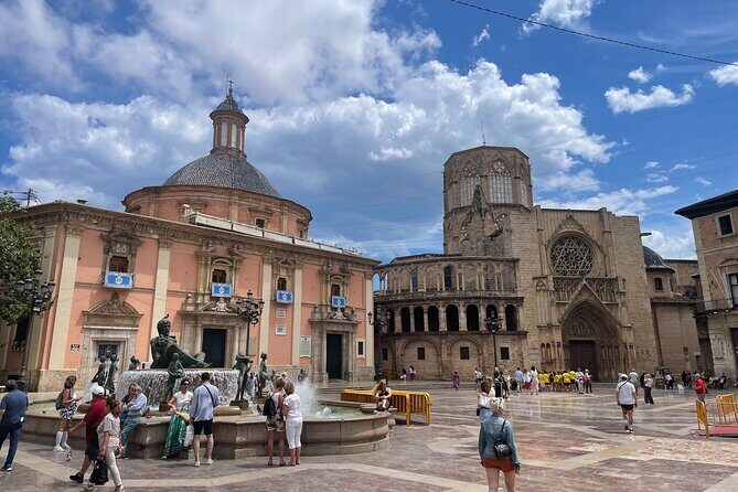 Valencia: Top 25 Highlights Guided Bike Tour - Highlights of the Itinerary