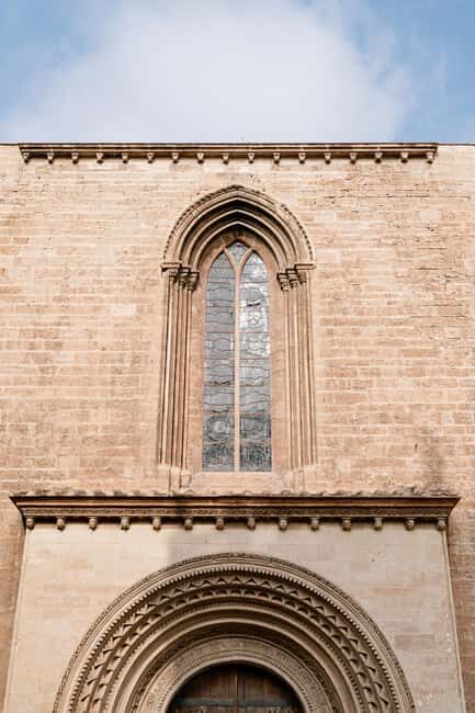 Valencia Tour "Between Vice and Virtue" - Who Will Love This Tour?