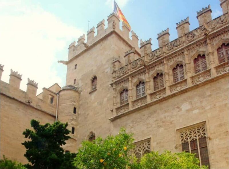 Valencia: Tour of the Historic Center on your mobile - What is this tour all about?