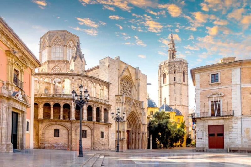 Valencia Walking Tour - FR & EN - Street Art, Old Town, Central Market - Key Points