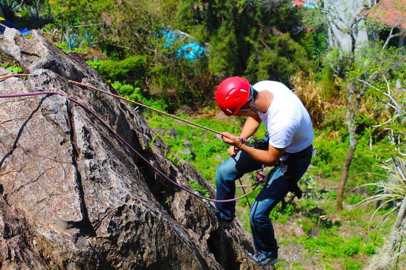 Valle de Bravo: Rappel over a viewpoint - What’s Not Included