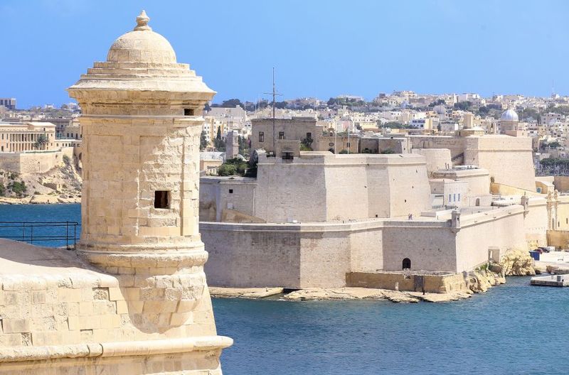 Valletta: 3-Hour Walking Tour - Auberge de Castille: Knights-Era Authority You Can Read in Stone