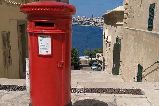 Valletta Walking Tour, In a Small Group - Stop 2: Republic Street (palaces, churches, and bustle)