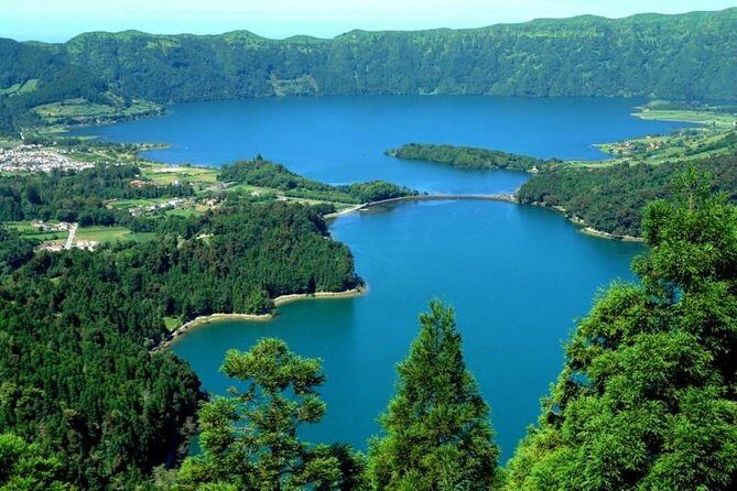 Van Tour Sete Cidades + Lagoa do Fogo Full-Day - The Iconic Viewpoint at Vista do Rei