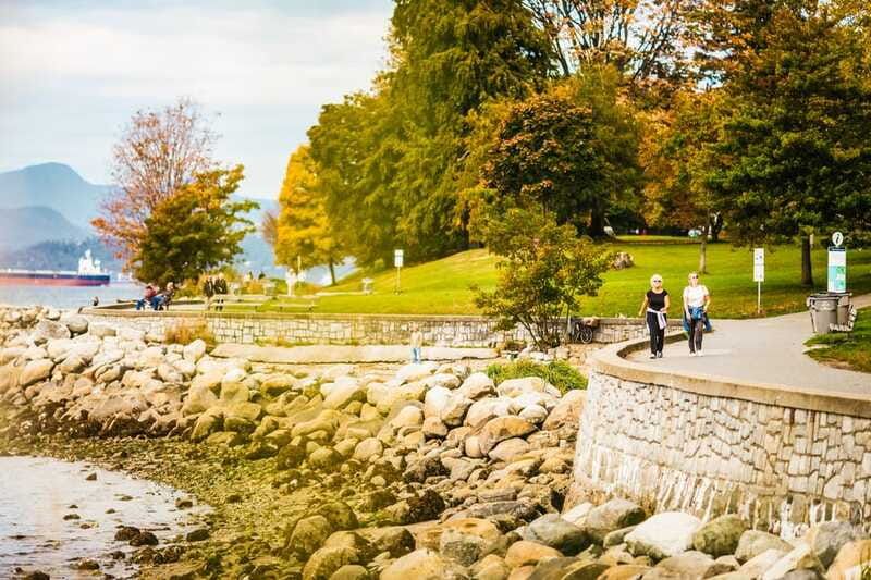 Vancouver: Hop-on Hop-off Sightseeing Tour with 10 Stops - On the bus: views from the top, comfort on busy days