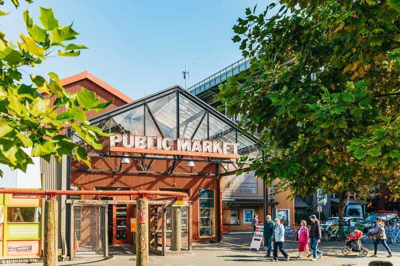 Vancouver: Hop-on Hop-off Sightseeing Tour with 10 Stops - The two included walking tours: how they help you see more