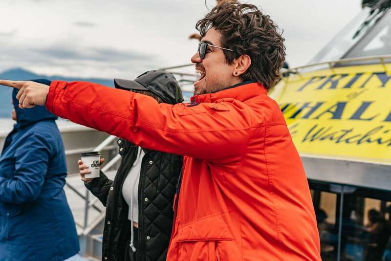 Vancouver: Covered Whale Watching Adventure with Free Photos - Comfort and Practical Stuff: Hot Drinks, Snacks, and Wet-Wind Prep