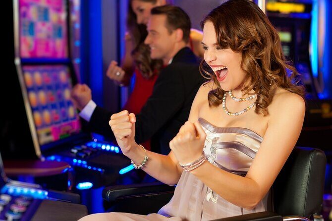 Vancouver Evening 4 Hours Tour with Night Life Attractions Private - Who Should Consider This Tour?