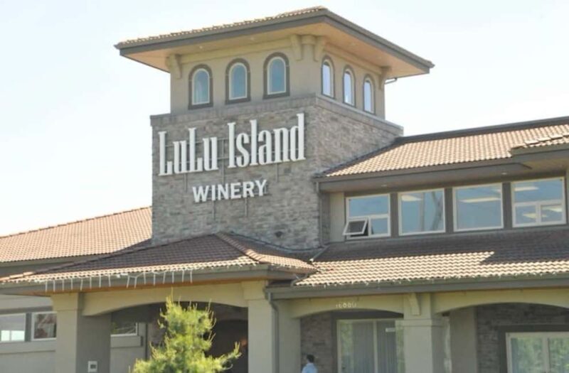 Vancouver Hidden Gems: Winery Tasting & Temple Visit - Who Should Consider This Tour?