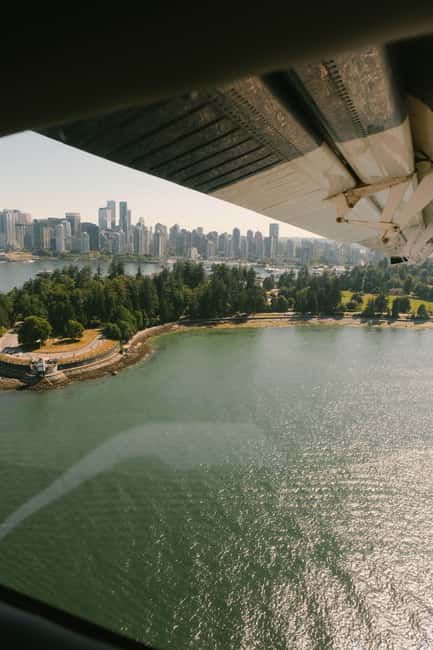 Vancouver: Scenic Panorama Seaplane Tour - Lions Gate Bridge and English Bay: where Vancouver’s geography clicks