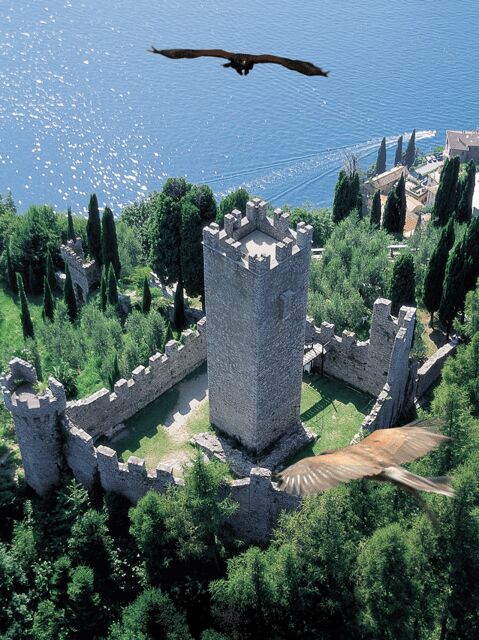 Varenna: Castello di Vezio Entry Ticket - Exploring the Castle Grounds