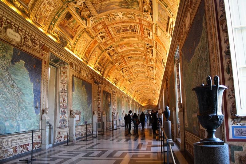 Vatican Museums, Sistine Chapel and St. Peter's Guided Tour - How the headsets and audio guide help in real life