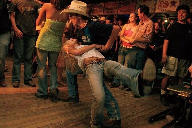 Vegas Country Bar Crawl: Party Bus & Drinks Included - Exploring the Itinerary: What You Can Expect