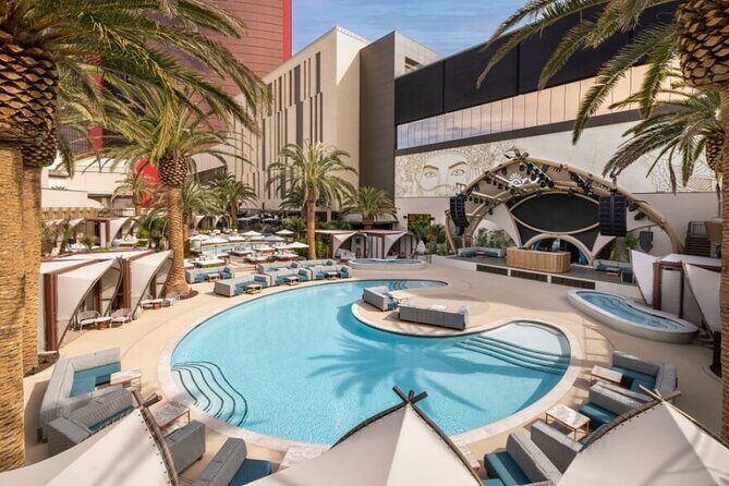 Vegas Nightclub Life : Ultimate Night Out Free Drinks/Party Bus - Key Points