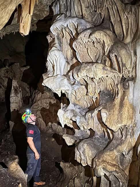 Velça Village Hiking Experience: Rasa Waterfall & Caves - Exploring the Velça Village Hiking Experience: Rasa Waterfall & Caves