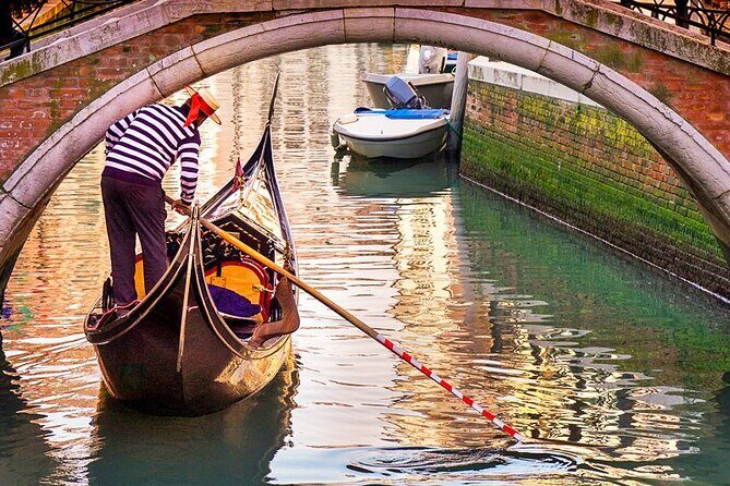 Venice: 2 Hours Morning Walk Tour with Gondola Glide - Exploring the Itinerary in Detail