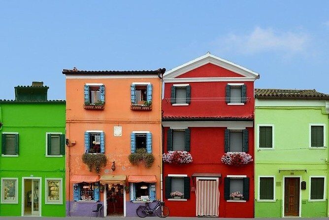 Venice and Verona Full Day Tour by Train from Milan - The Guides and Group Experience