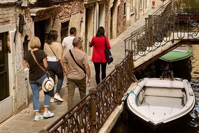 Venice Art Walking Tour with Gondola Ride - Who Should Consider This Tour?