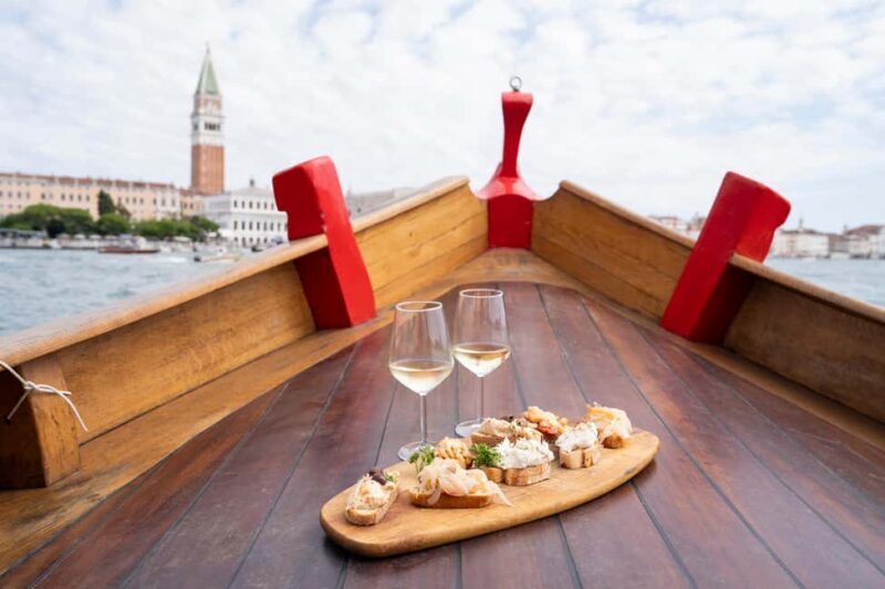 Venice at sunset: a tour on a historic 1955 bragozzo with an aperitif - Key Points