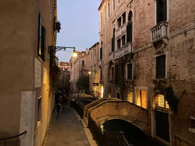 Venice: Crimes, Legends, and Mysteries Sunset Tour - The Itinerary in Detail