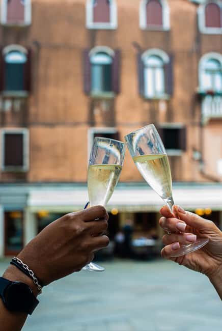 Venice: Food Tasting Tour with Cicchetti and Wine - The Group Size and Atmosphere