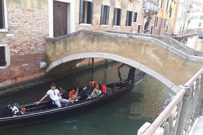 Venice Full-Day private Tour From Milan. Hotel pick up - Key Points
