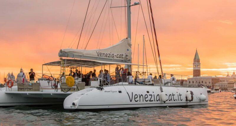 Venice: Golden Hour Cruise with Classical Music & Cocktail - The Experience in Practice