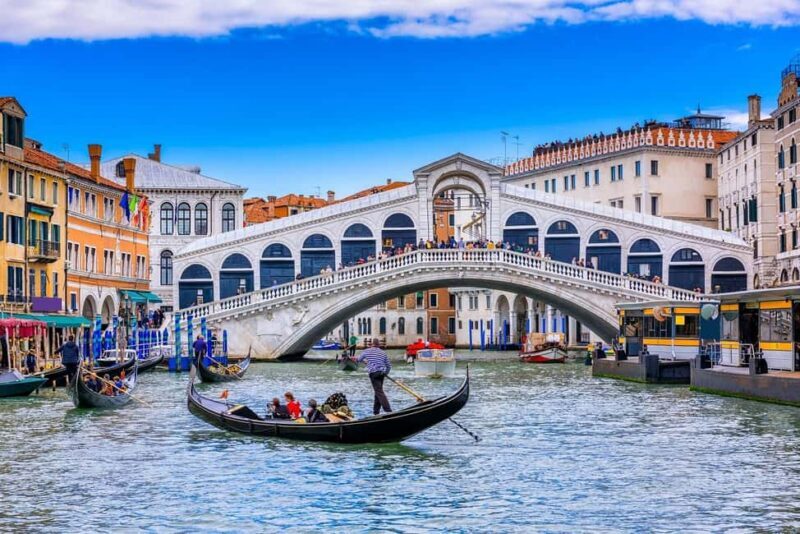 Venice: Gondola Ride Along Grand Canal and Hidden Corners - Accessibility and Practical Considerations