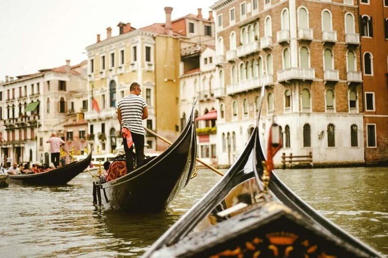 Venice: Gondola tour with live introductory commentary and audio guide - The Experience at a Glance