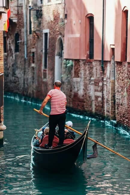 Venice: Gondola tour with live introductory commentary and audio guide - What Could Be Better