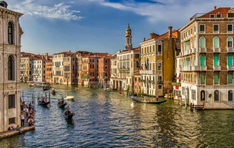 Venice: Grand Canal Gondola Crossing Experience - The Souvenir and Concierge Service