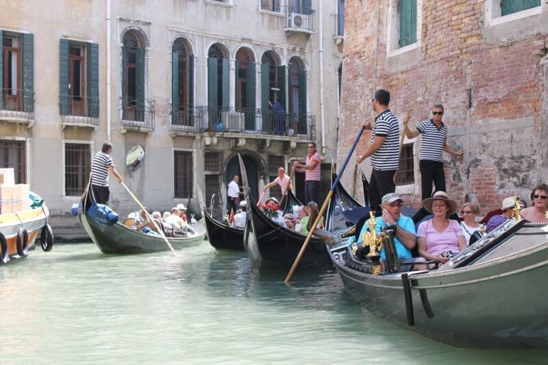 Venice: Grand Canal Gondola Experience with Live Commentary - Key Points