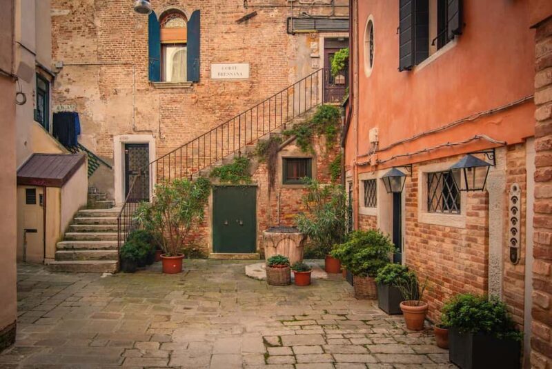 Venice: Historical Walking Tour and Doge's Palace - FAQ