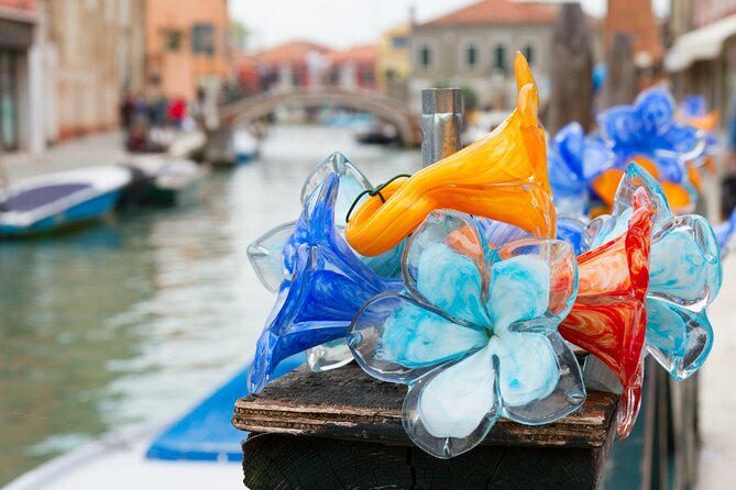 Venice Islands: Murano Glass & Burano Colors Guided Visit - The Guided Piece: English Guide and the Listening Setup